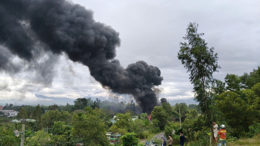 Khống chế đám cháy kho chứa hàng tại Đà Nẵng
