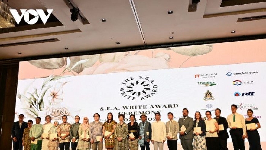 Two Vietnamese writers win S.E.A. Write Award in Bangkok