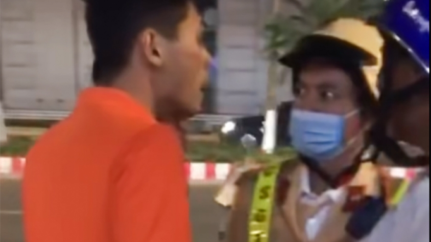Khởi tố đối tượng lăng mạ và đấm cảnh sát giao thông ở Bắc Ninh