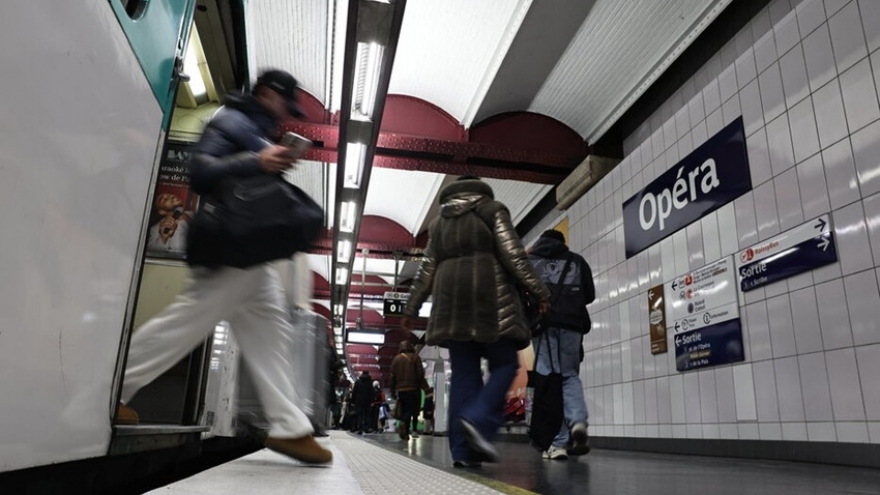 Tấn công bằng dao trong tàu điện ngầm tại Pháp khiến nhiều người bị thương