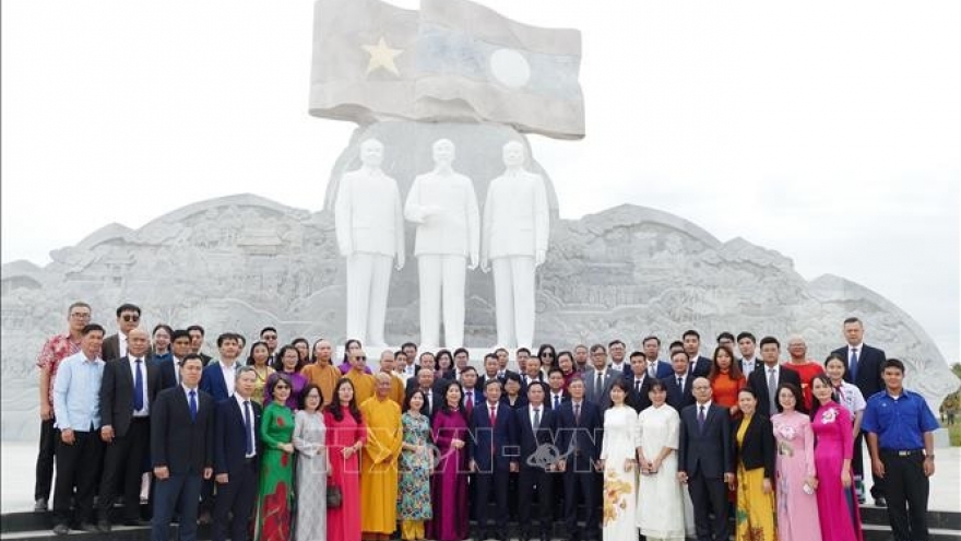 Vietnamese Embassy pays tribute to Lao President Kaysone Phomvihane on birthday