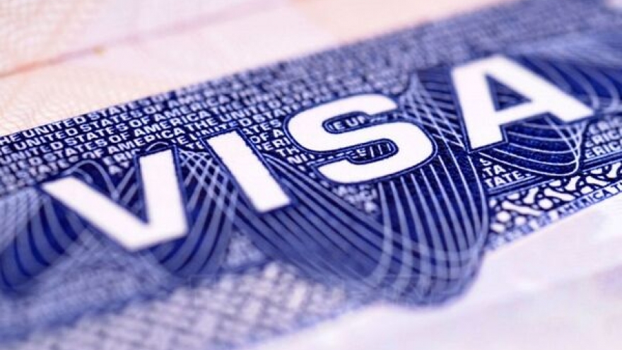 Nam thanh niên mất gần 600 triệu vì tin dịch vụ 'bao đậu visa' trên mạng