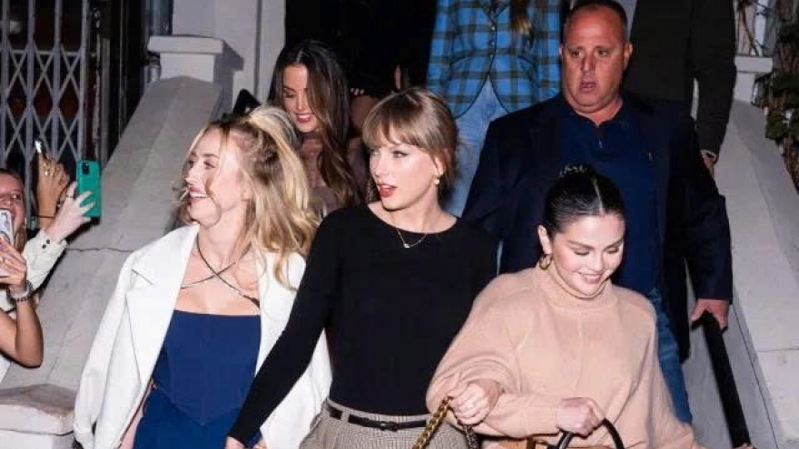 Taylor Swift chuẩn bị tiệc độc thân xa hoa cùng nhóm bạn thân