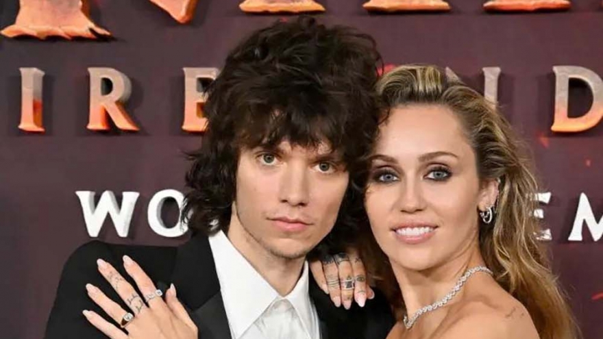 Miley Cyrus và Maxx Morando đính hôn sau 4 năm hẹn hò