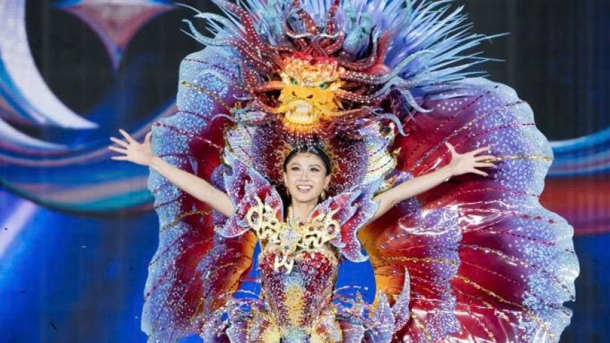 Sao Việt 7/12: Phương Linh gặp khó khi trình diễn trên sân khấu Miss Cosmo