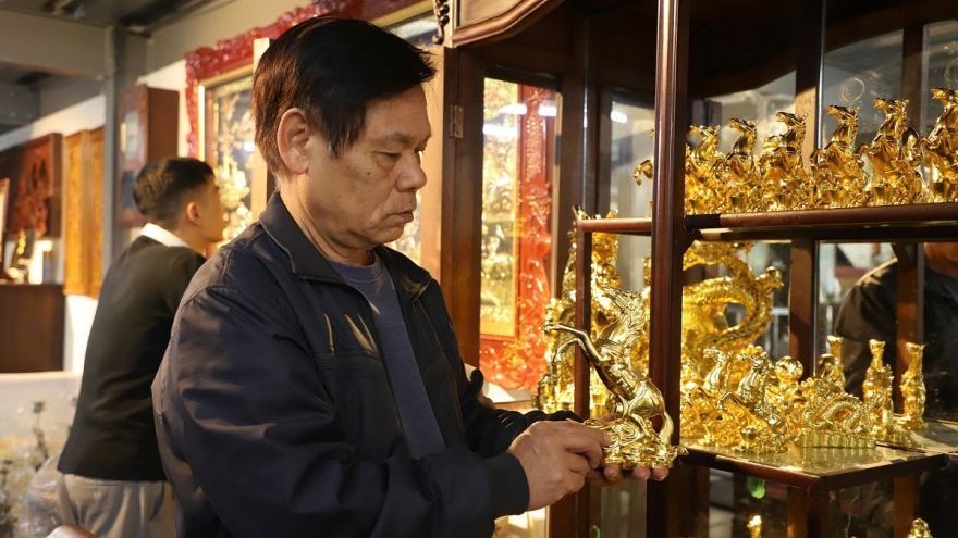 Linh vật dát vàng công nghiệp “lên ngôi” trong mùa mua sắm cuối năm