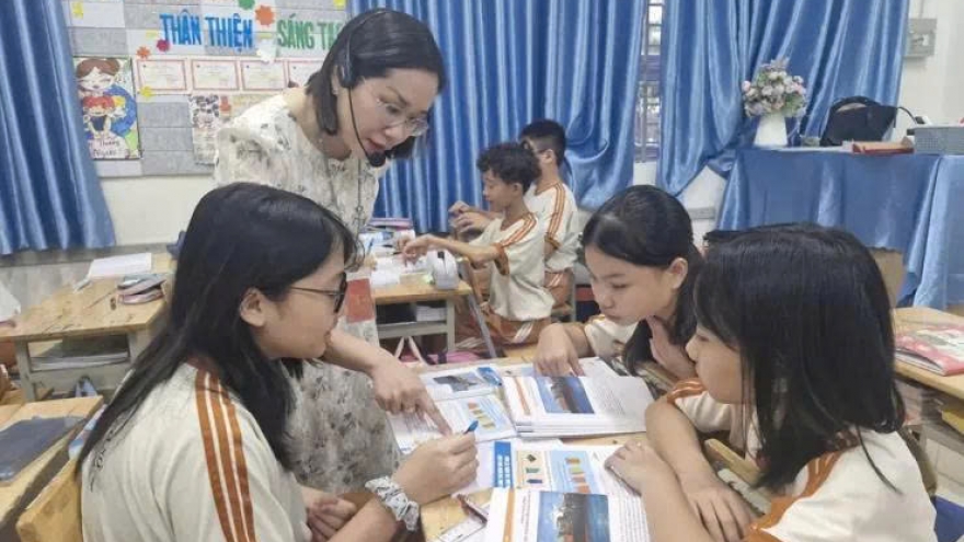 "Không biến trường học thành nơi làm dịch vụ để thu tiền"