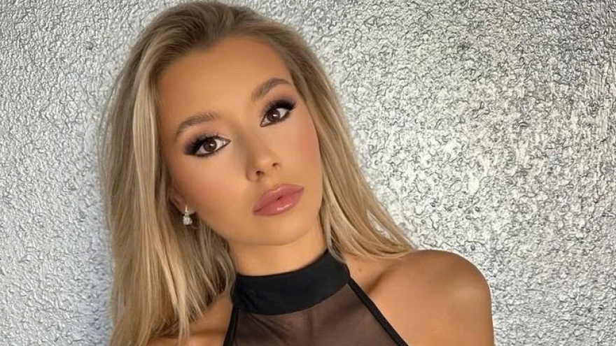 Sắc vóc đời thường gợi cảm của tân Miss Cosmo 2025