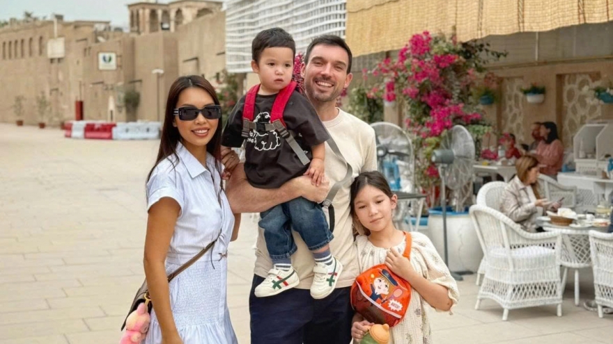 Sao Việt 22/12: Vợ chồng siêu mẫu Hà Anh nghỉ dưỡng ở Dubai