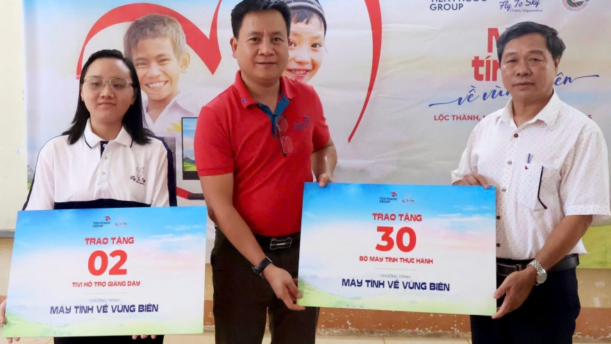 Mở rộng cơ hội tiếp cận công nghệ cho học sinh vùng biên giới