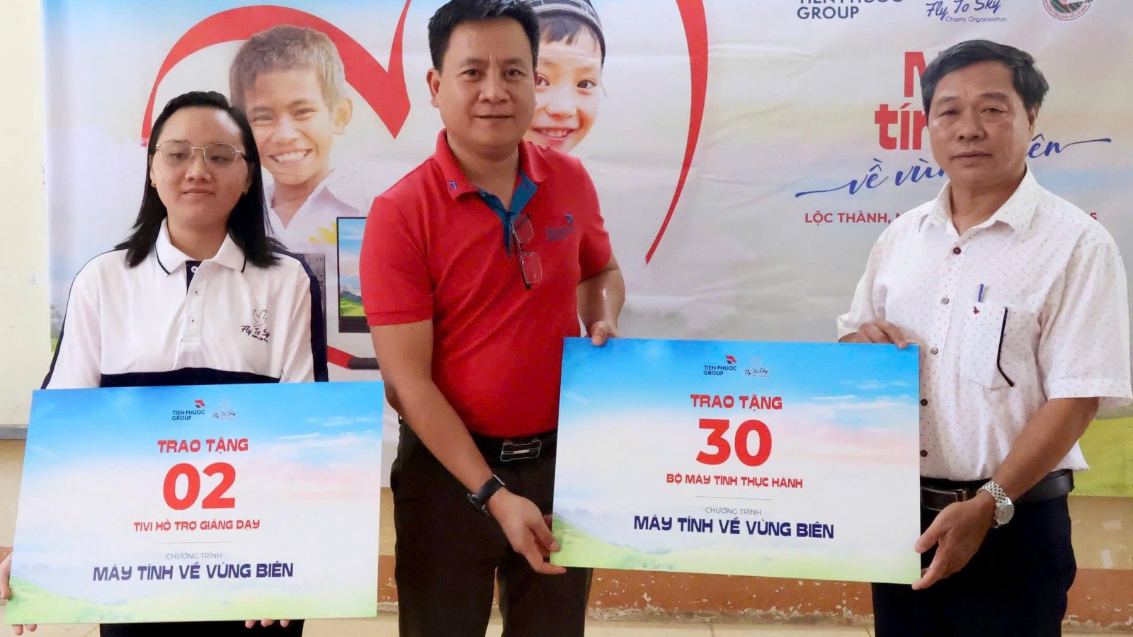 Mở rộng cơ hội tiếp cận công nghệ cho học sinh vùng biên giới