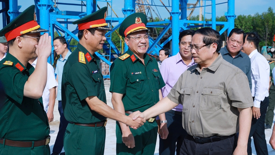 Thủ tướng khảo sát khu vực biển đảo xã Đất Mũi ở Cà Mau