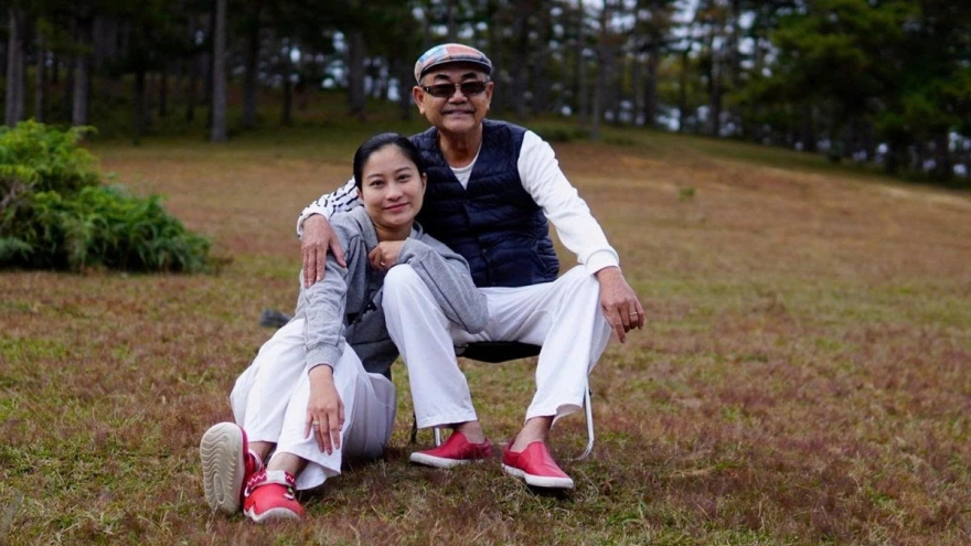 Sao Việt 31/12: NSND Việt Anh và vợ 9X dạo chơi Đà Lạt