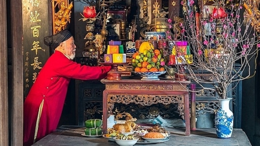 Có nên bao sái bàn thờ trước ngày 23 tháng Chạp?