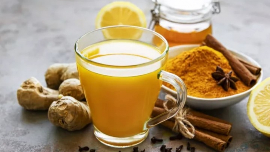 Mẹo pha tinh bột nghệ với mật ong giúp chinh phục da sáng, dáng xinh