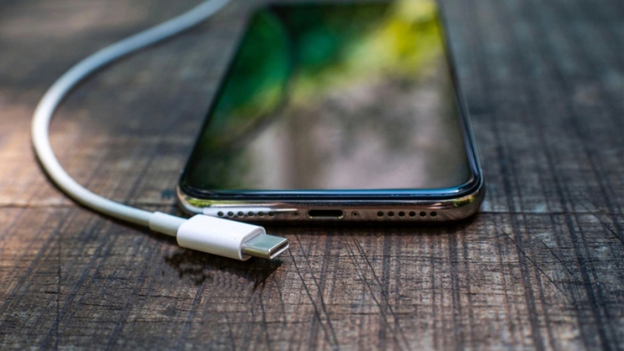 Không phải phụ kiện USB nào cũng an toàn cho điện thoại