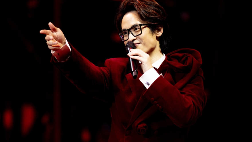 Hà Anh Tuấn dành 1 tỷ đồng hỗ trợ bệnh nhân ung thư về quê đón Tết