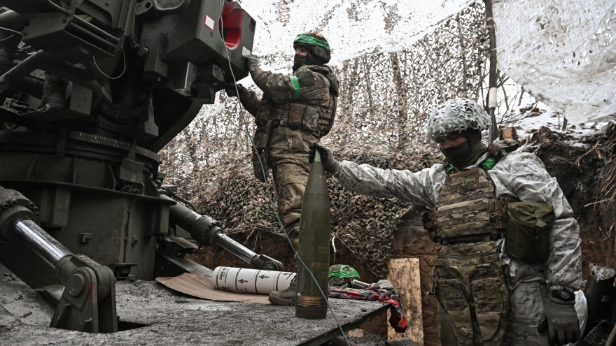 Toàn cảnh quốc tế trưa 5/2: Xe tăng T-90M Nga nã đòn tấn công boongke Ukraine