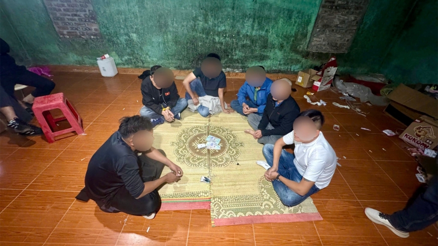Bắt quả tang 9 đối tượng đánh bạc tại Thái Nguyên