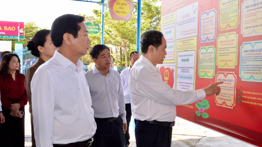 Chủ tịch Quốc hội kiểm tra công tác chuẩn bị bầu cử tại Đồng Tháp