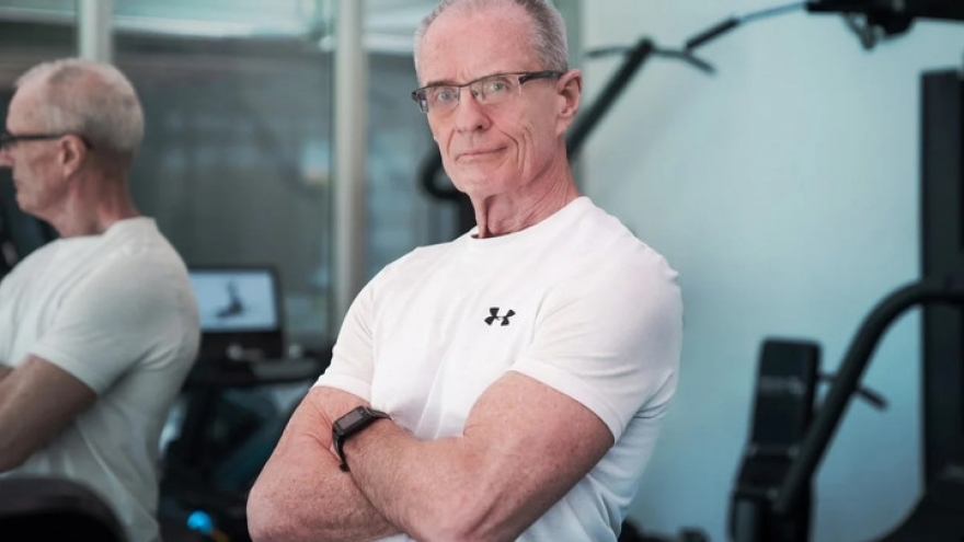 Cựu CEO về hưu làm HLV thể hình, tuổi U80 vẫn cơ bắp như thanh niên
