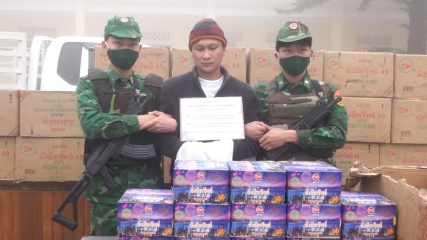 Bắt giữ đối tượng người Lào vận chuyển hơn 1 tấn pháo hoa nổ qua biên giới