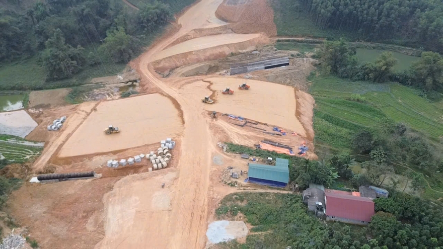 Thiếu bãi đổ thải, tiến độ dự án cao tốc Chợ Mới - Bắc Kạn bị ảnh hưởng