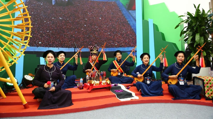 Tỉnh Cao Bằng gìn giữ và lan tỏa di sản hát then, đàn tính