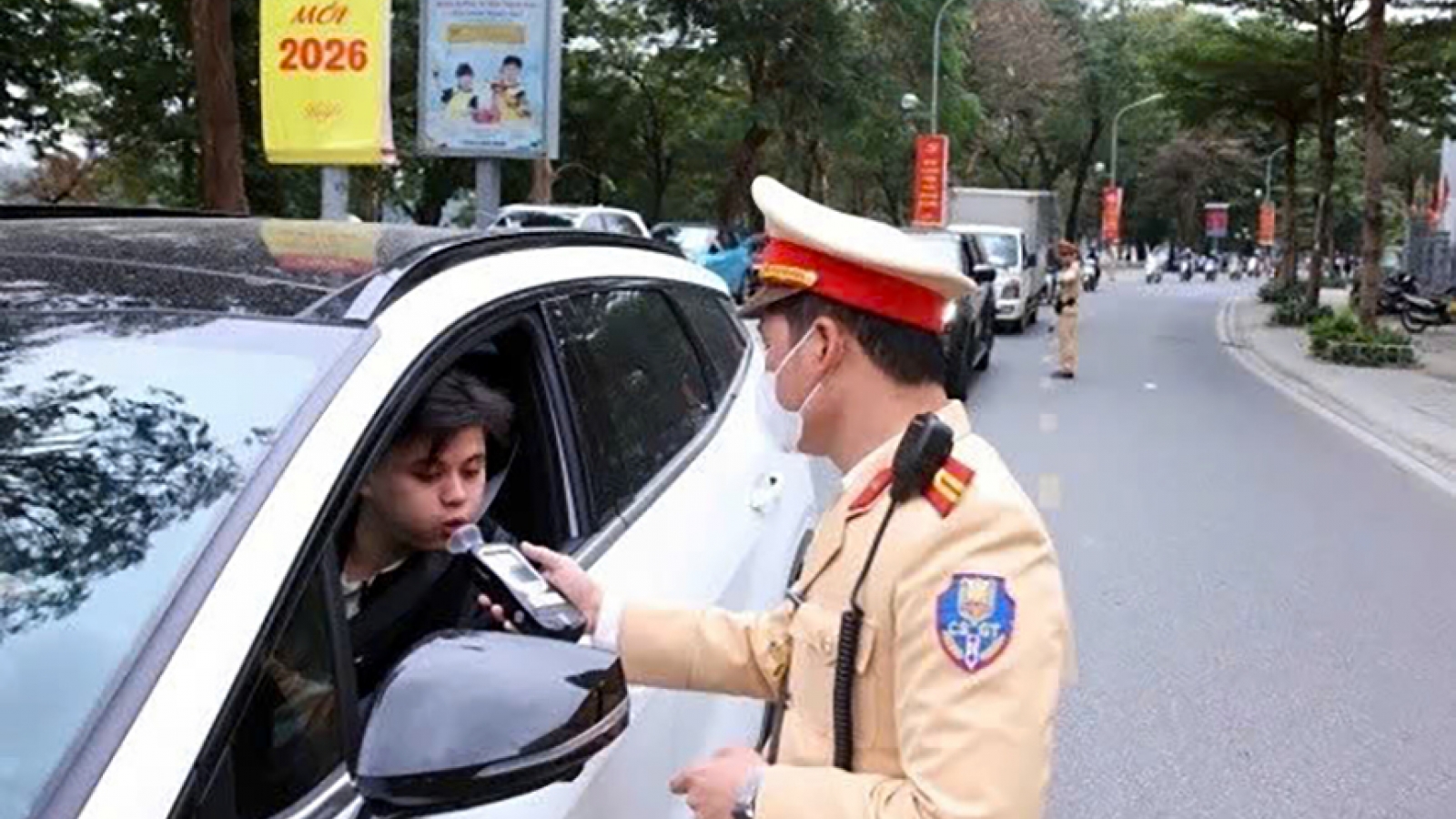 Traffic police crack down on drink-driving during New Year holiday