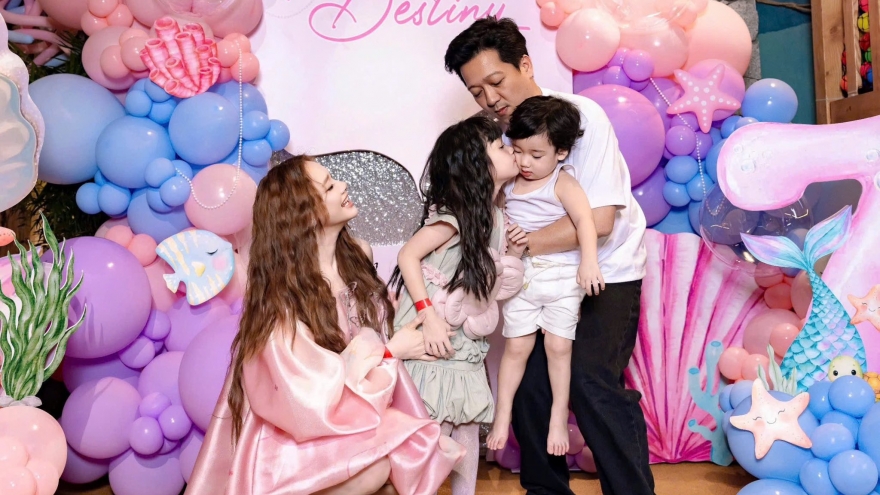 Sao Việt 14/1: Nhã Phương - Trường Giang làm tiệc mừng sinh nhật con gái