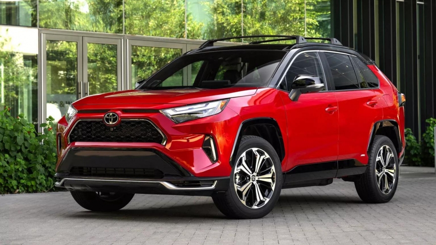 Toyota dẫn đầu doanh số toàn cầu 2025 nhưng khoảng cách với xe điện ngày càng xa
