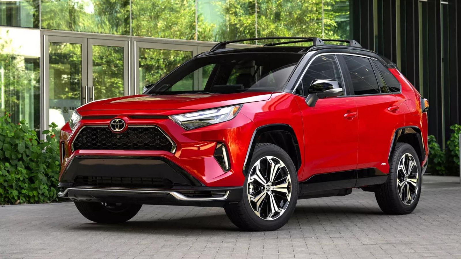 Toyota dẫn đầu doanh số toàn cầu 2025 nhưng khoảng cách với xe điện ngày càng xa