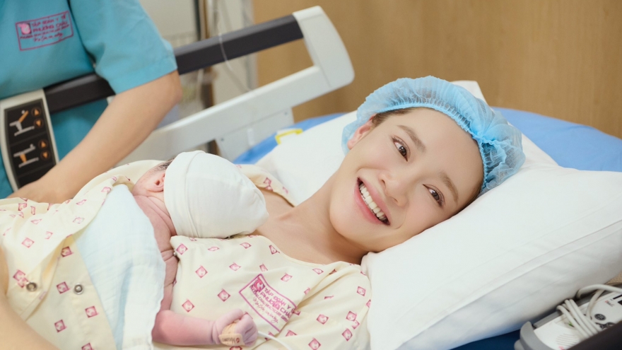 Nhã Phương sinh con thứ ba