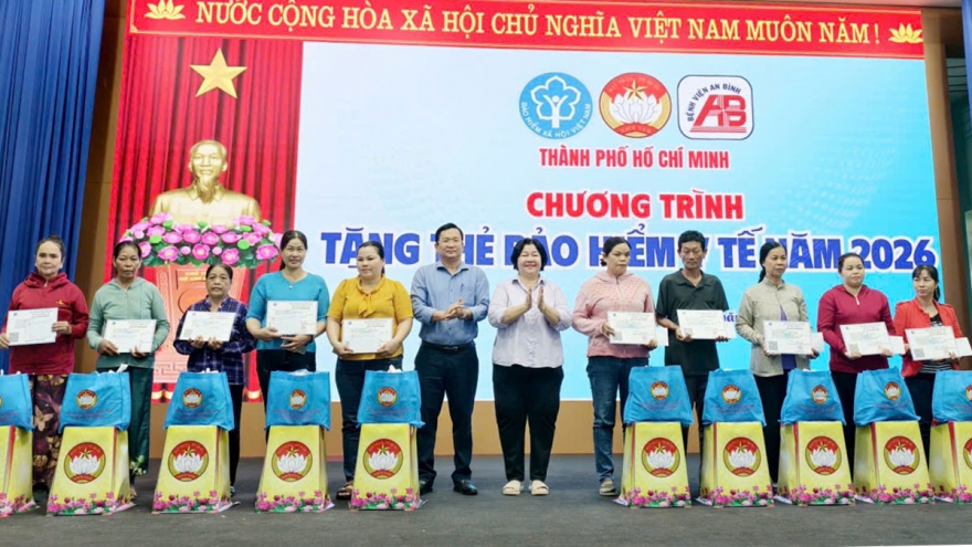 Mang Tết ấm đến với bà con vùng xa ở TP. Hồ Chí Minh