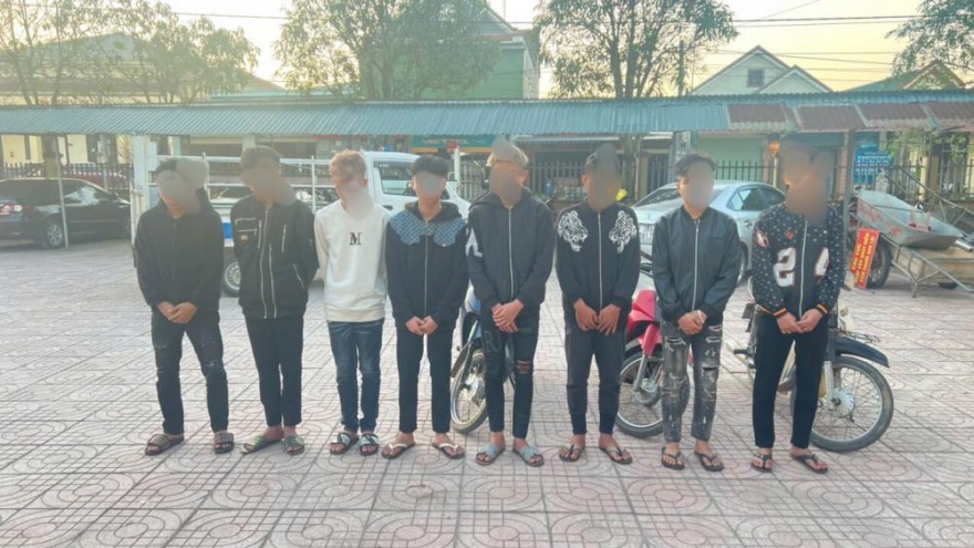 Công an ngăn nhóm thanh thiếu niên nẹt pô, mang theo hung khí