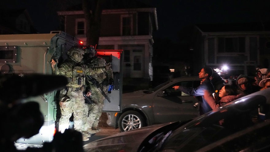 Mỹ: Sợ hãi và giận dữ bao trùm Minneapolis sau 1 vụ nổ súng nữa vào người nhập cư