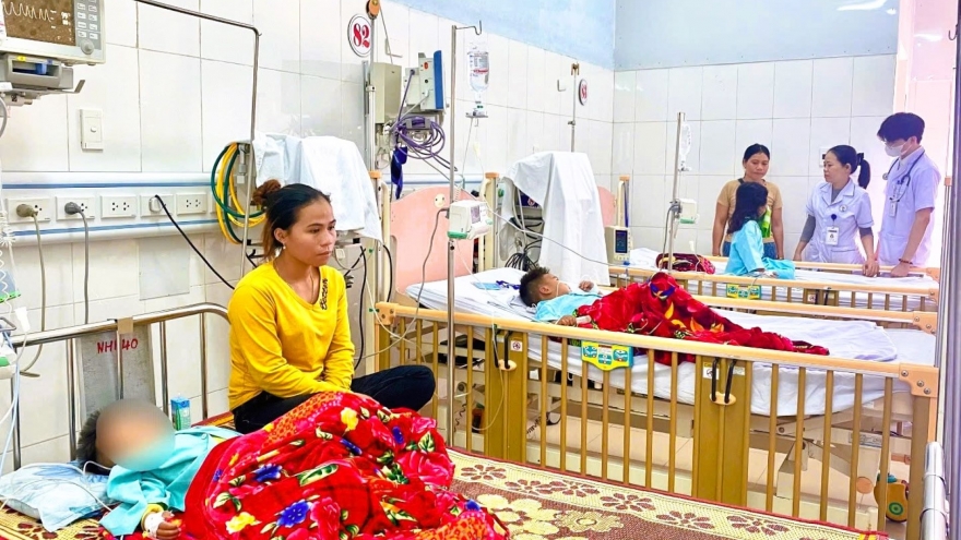 Tự ý lấy thuốc người lớn uống, 3 trẻ ở Quảng Trị nhập viện