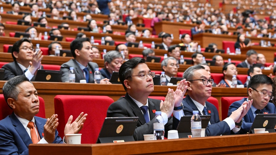 Politburo launches campaign to implement Party Congress Resolution