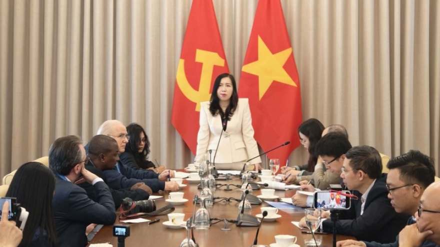 Deputy Foreign Minister meets int’l journalists covering 14th Party Congress