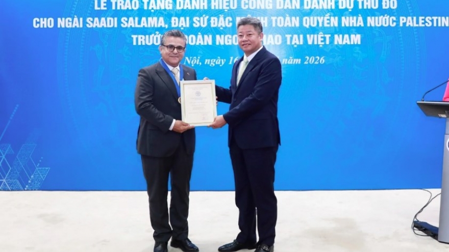 Hanoi confers honorary citizenship on Palestinian ambassador to Vietnam