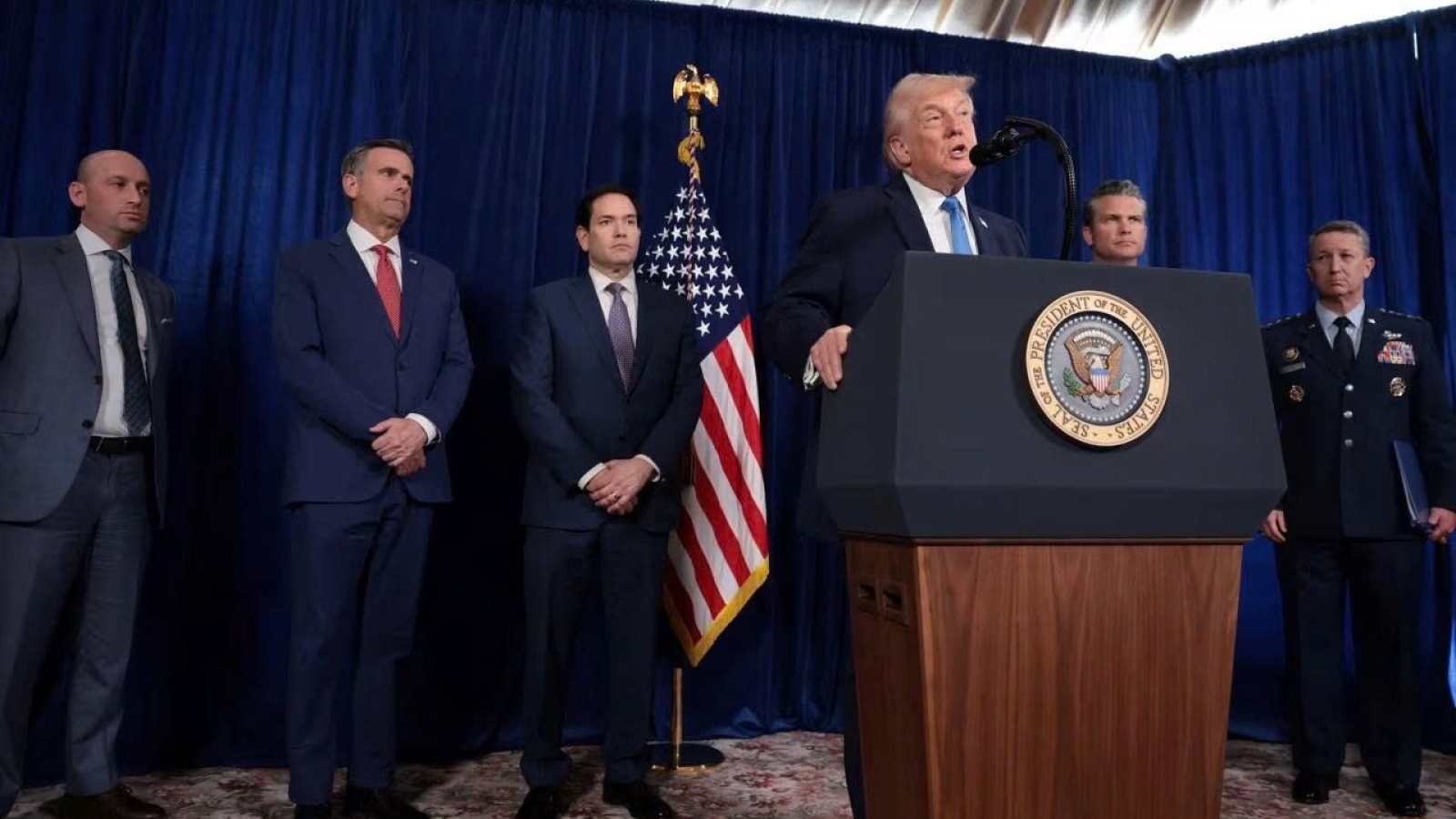 Ông Trump nói Mỹ sẽ "điều hành Venezuela" sau khi ông Maduro bị bắt giữ