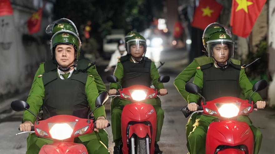 Lực lượng công an xuyên đêm tuần tra vì bình yên của nhân dân