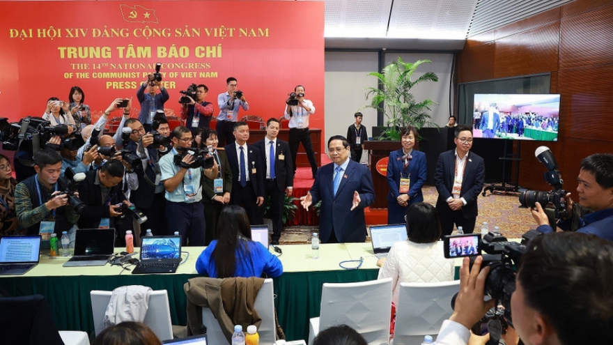 PM urges media to spotlight key outcomes of 14th Party Congress