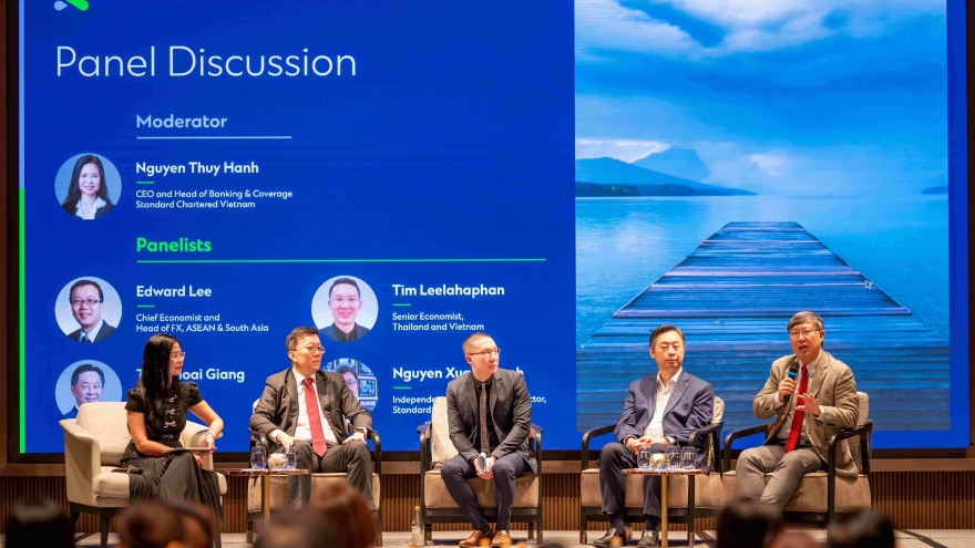 Standard Chartered holds Global and Vietnam Outlook 2026 briefing