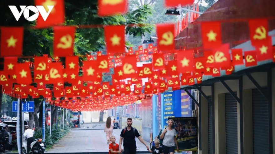 International visitors note Hanoi’s transformed look during 14th Party Congress