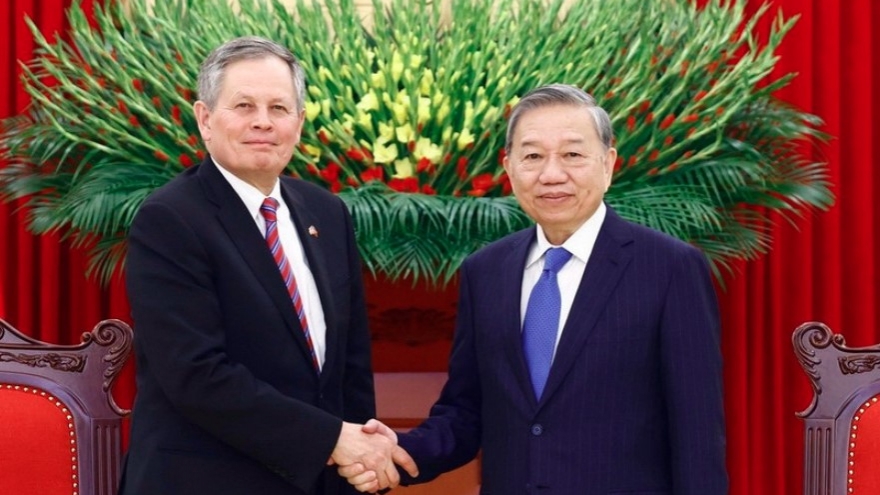 14th National Party Congress: US senator hopes for enhanced ties with Vietnam