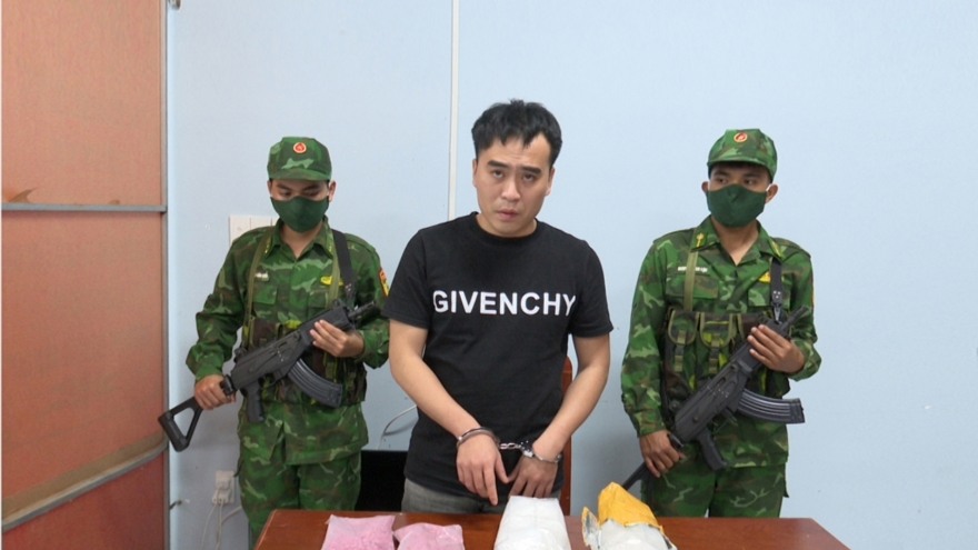 Vận chuyển hơn 2,8kg ma túy qua biên giới để lấy tiền công 5 triệu đồng