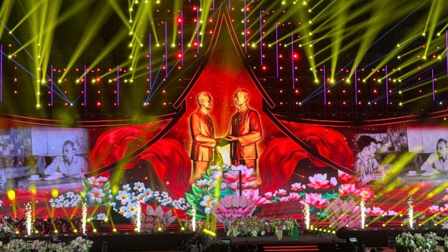 Special concert in Vientiane promotes Vietnam-Laos friendship