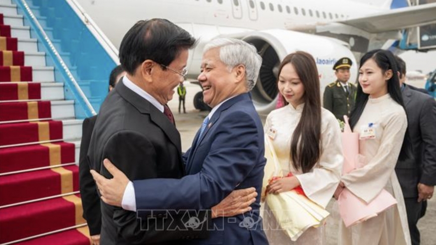 Top Lao leader and spouse arrive in Hanoi for State visit to Vietnam