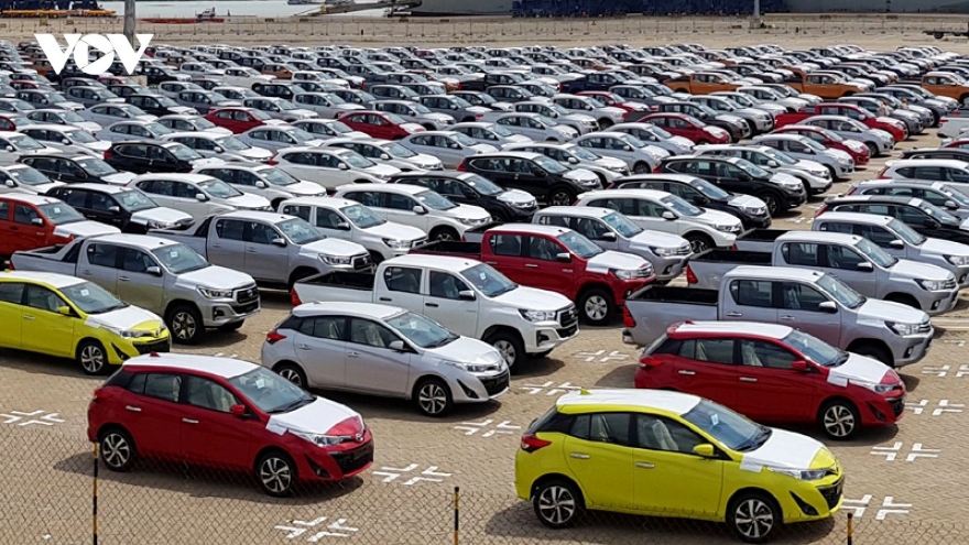 Car imports into Vietnam top 200,000 units for first time in 2025